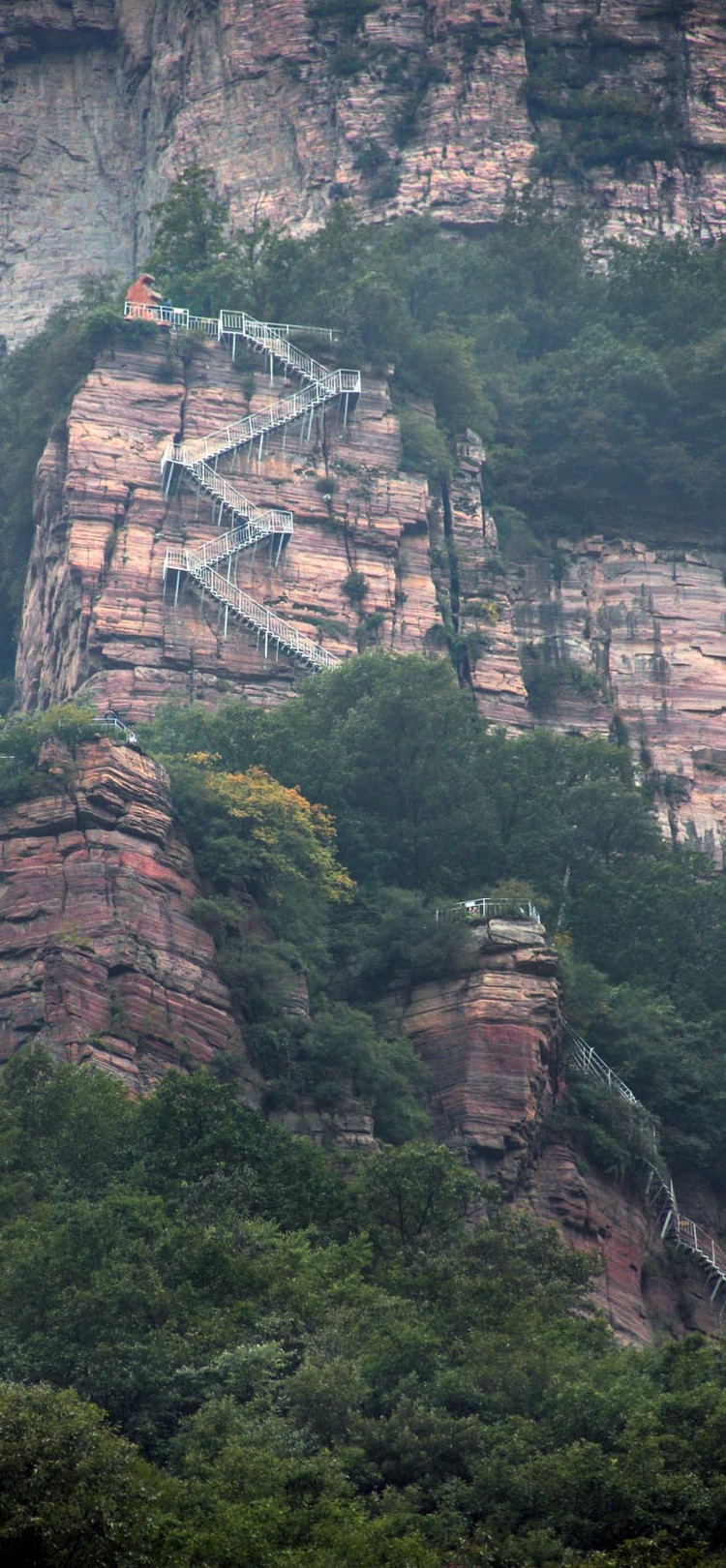 王相岩景区简介  王相岩景区,地处太行大峡谷西侧,位于河南省林州市石
