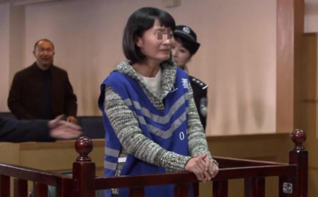 2023年投毒幼师王云被执行死刑,戴镣铐与母亲告别,行刑前颤抖不止