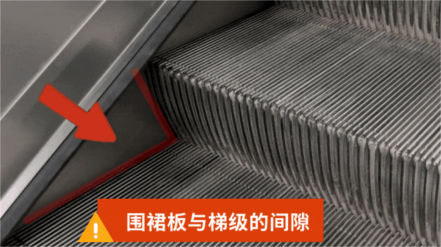 太危险!男童脚被夹进扶梯缝里,扶梯当场变形