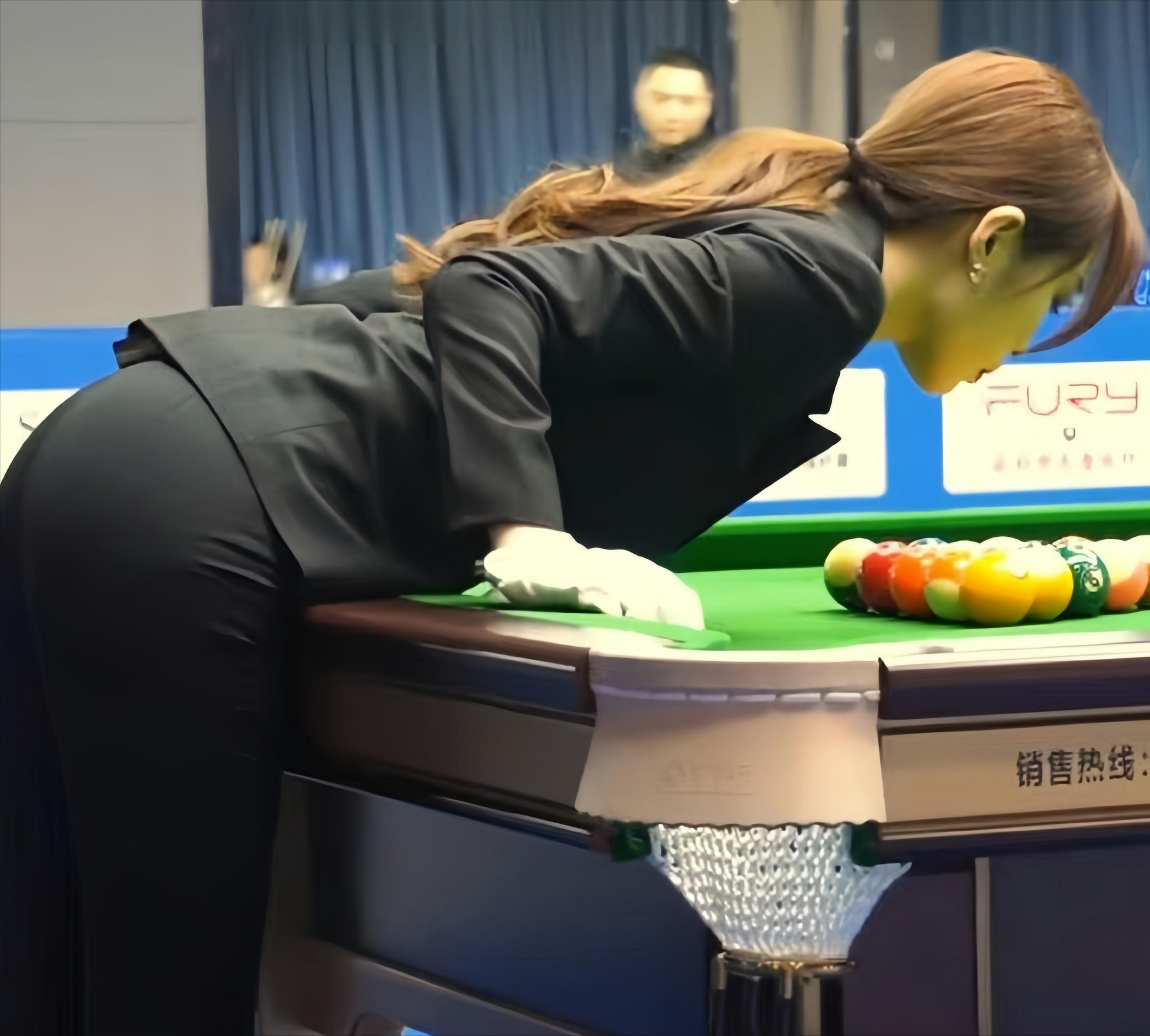 "美女裁判"王钟瑶:生活照尽显傲人身材,典型东方美女