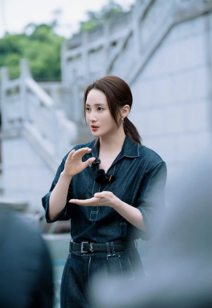 蒋勤勤的脸怎么了,差点没认出来,感觉鼻子都是歪的,她不是号称不会