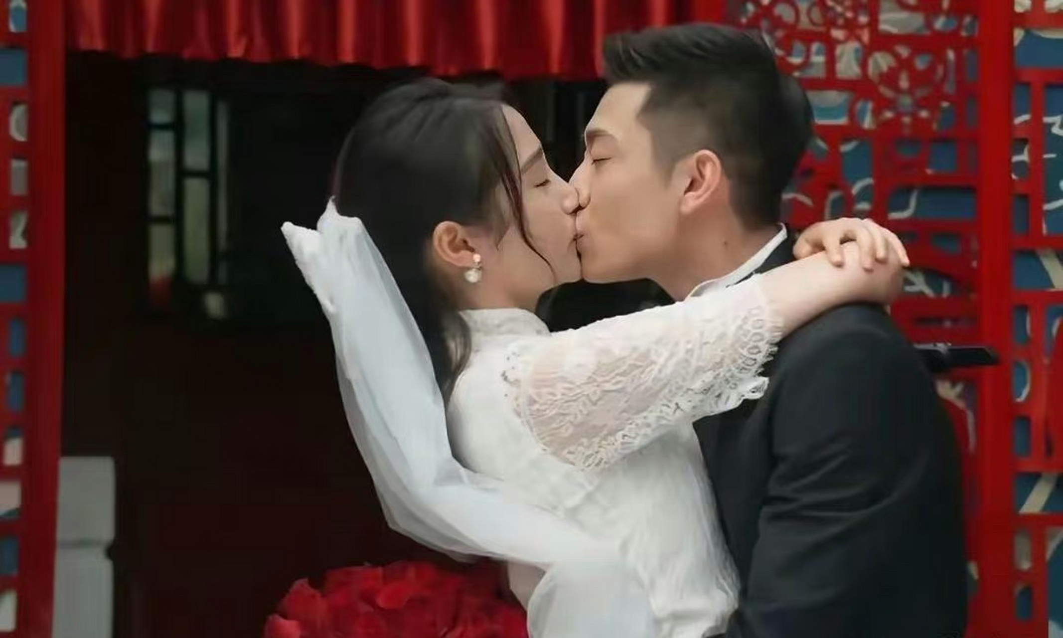 关晓彤的老公不是鹿晗吗?