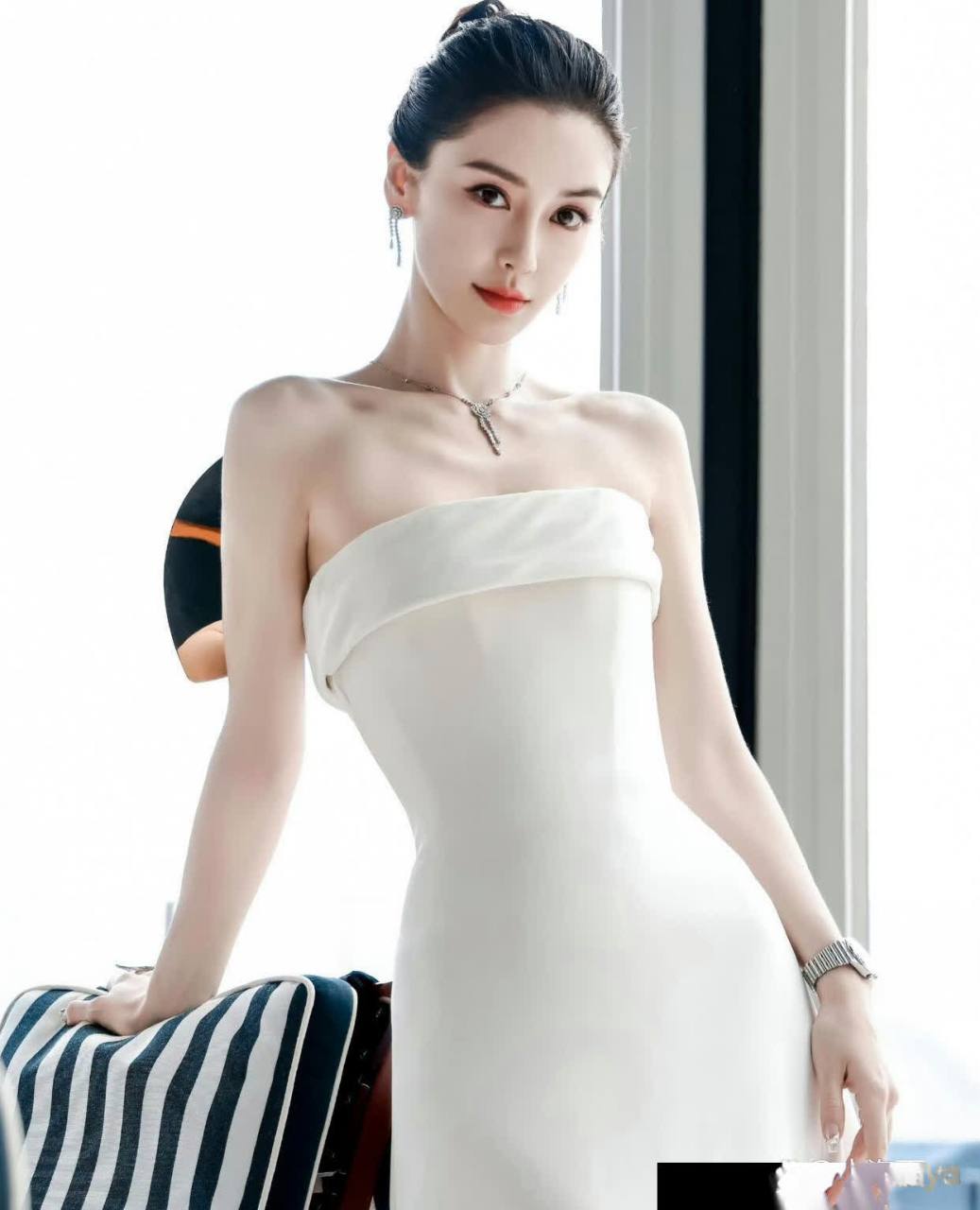 杨颖白色高定裙