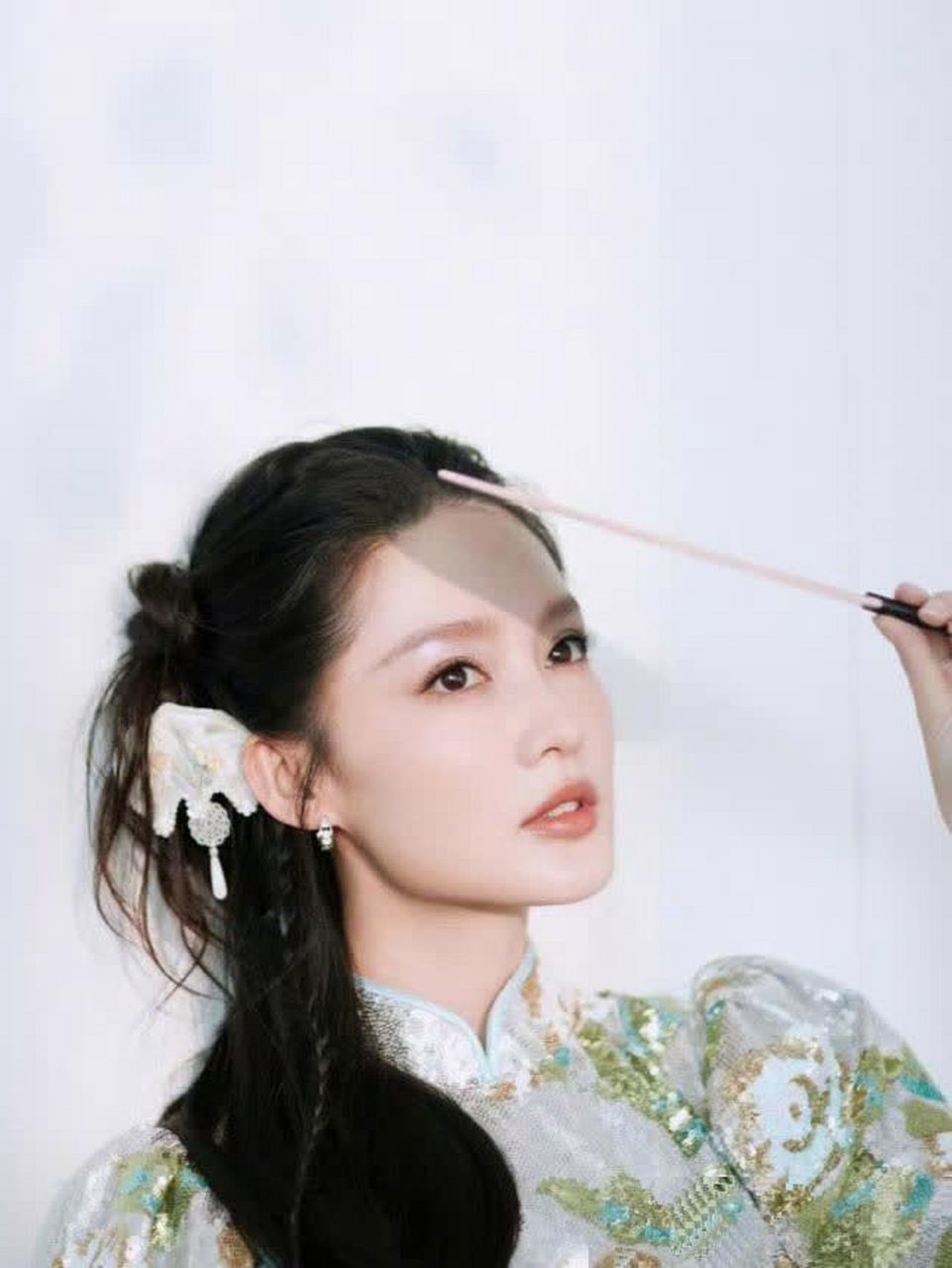 李沁旗袍造型优雅美丽