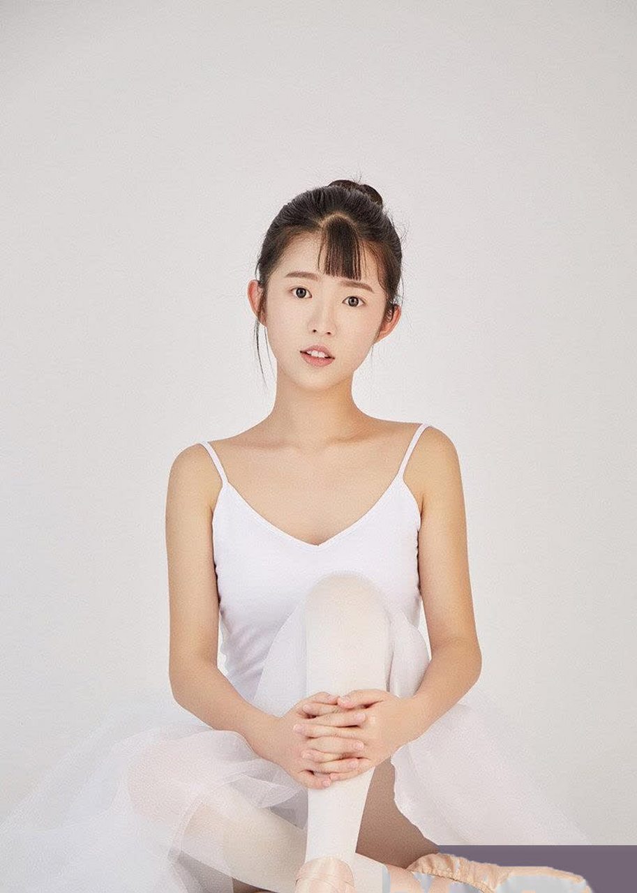 何蓝逗清纯甜美写真