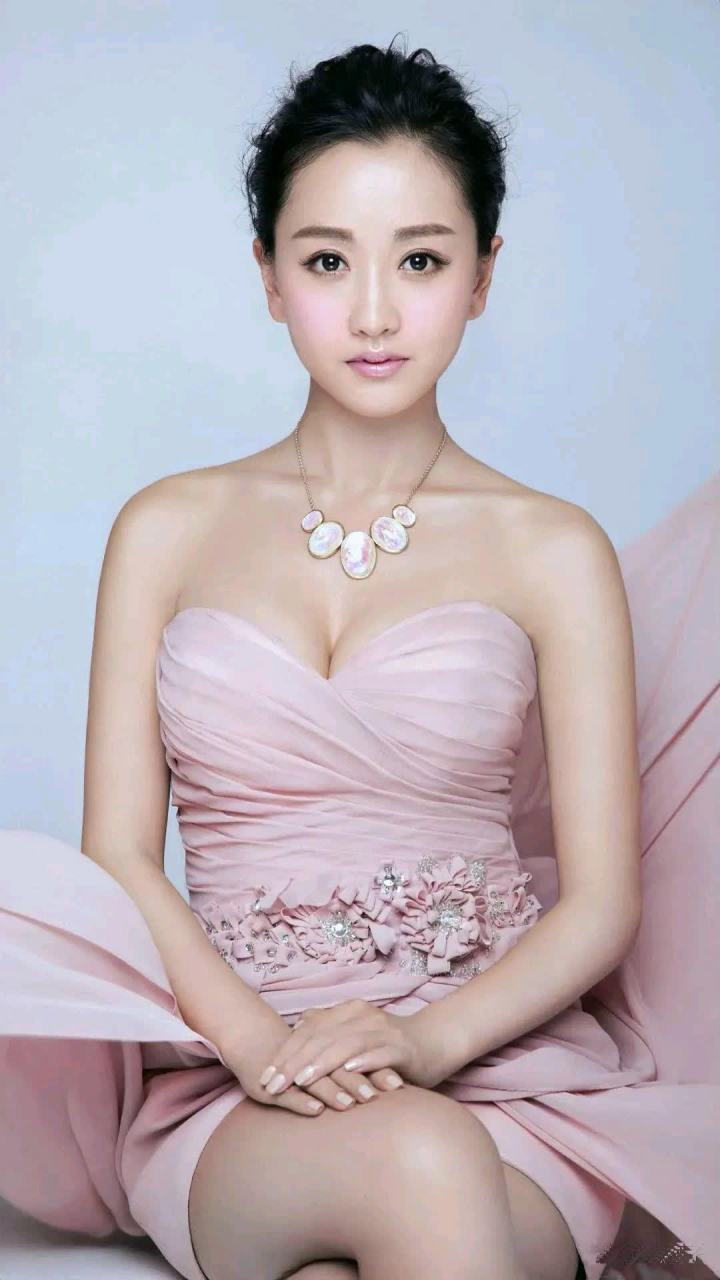 杨蓉十足的大美女