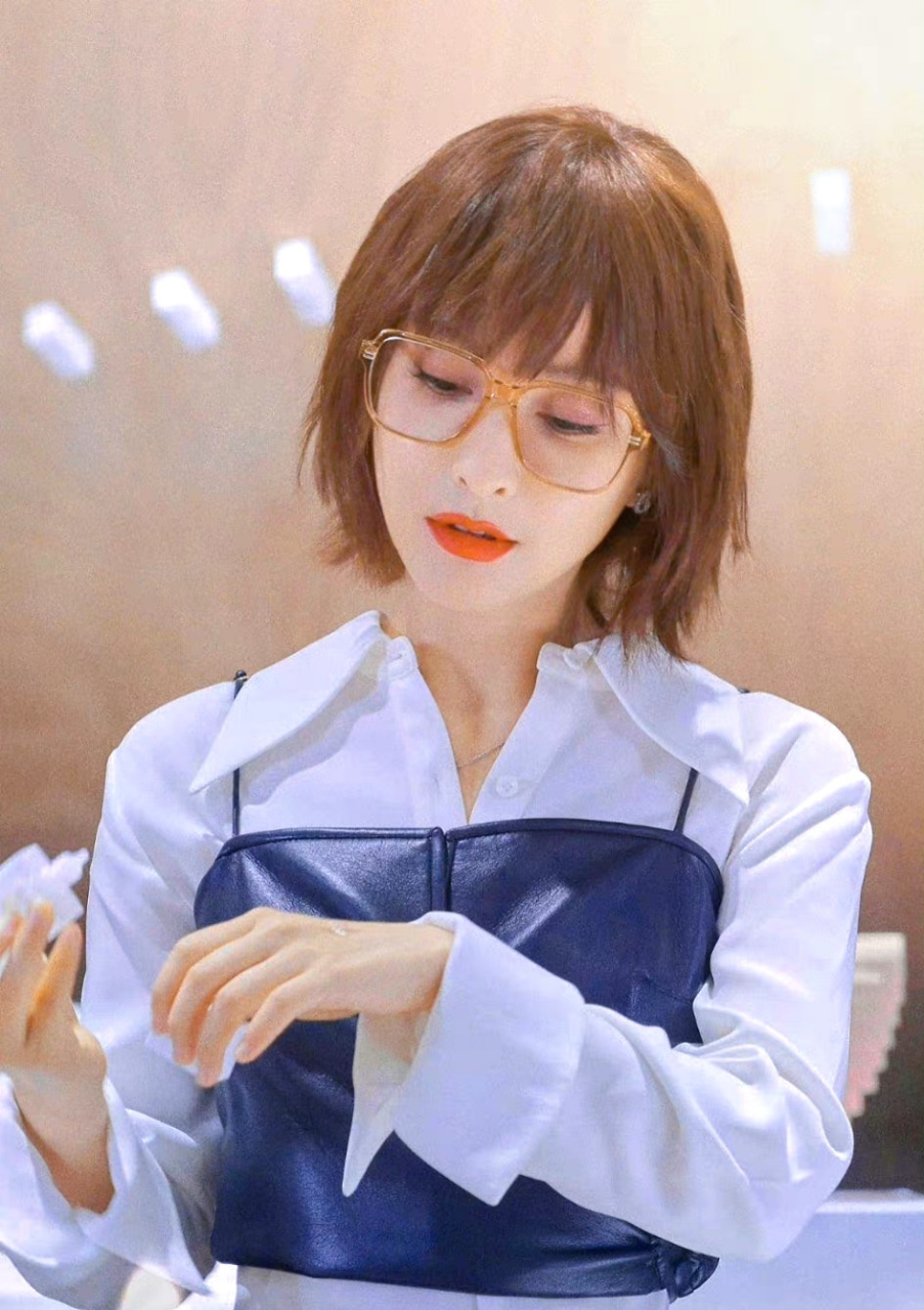 吴昕的短发
