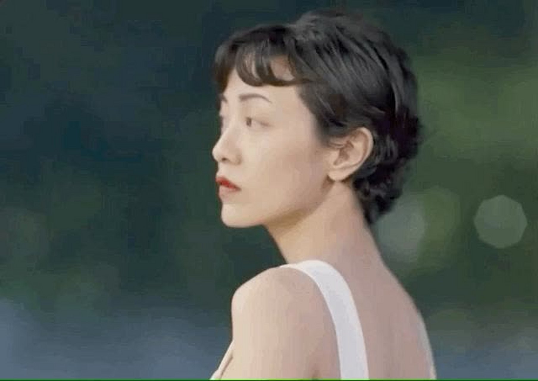 郭采洁复古卷发好灵动