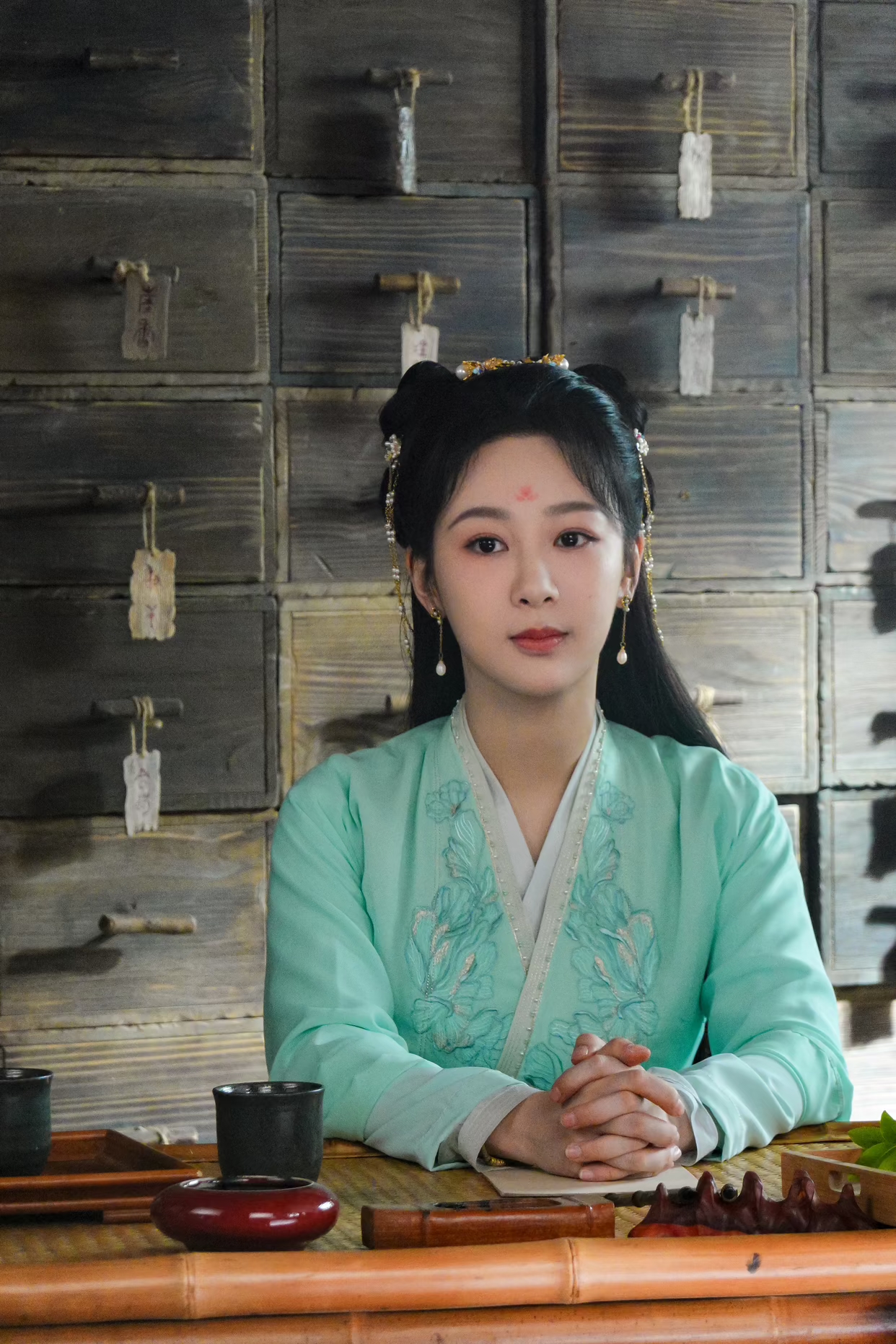 阿念脸型好看,不需要发冠修饰!