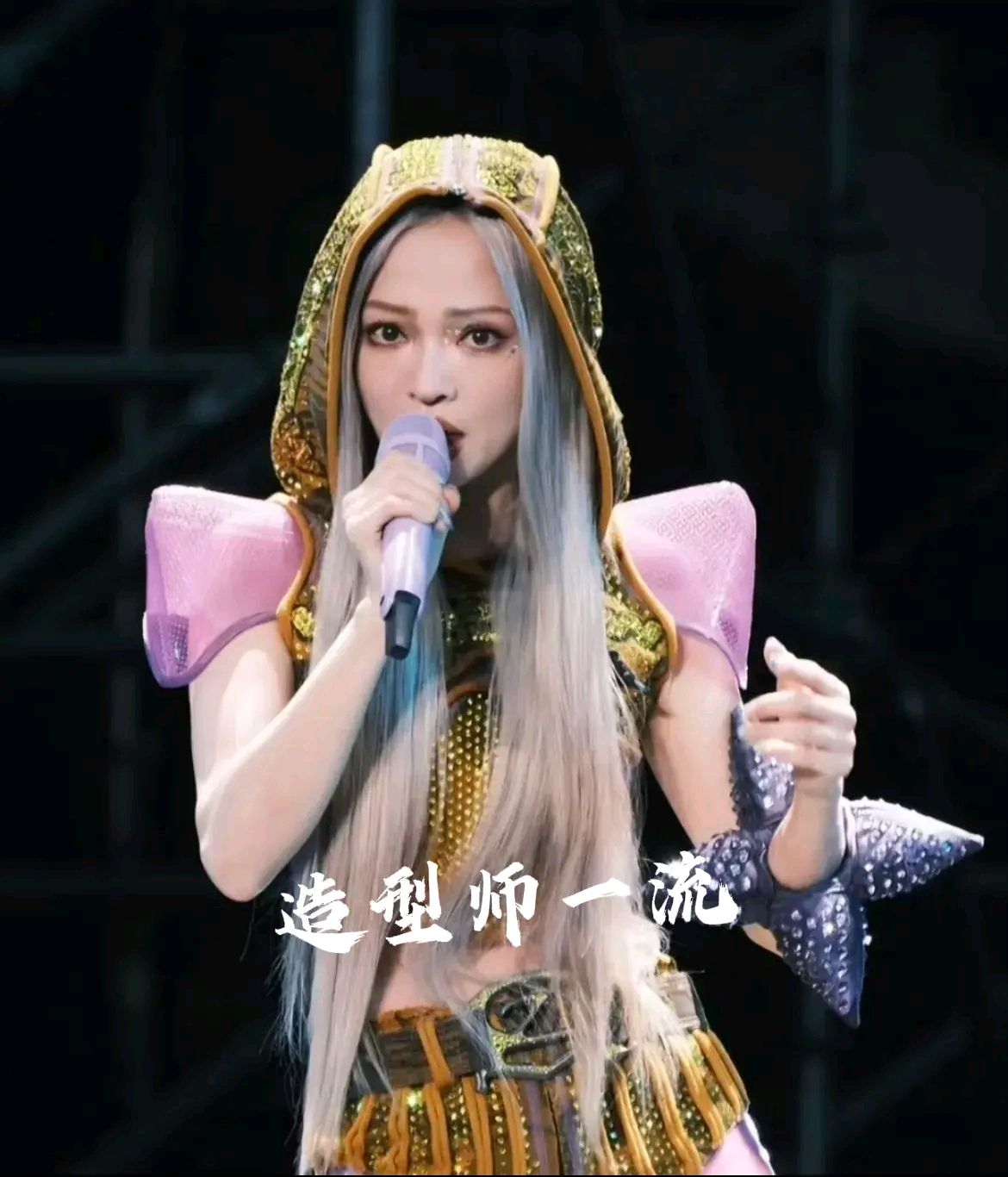 张韶涵是个谜 她到底给了造型师多少钱?