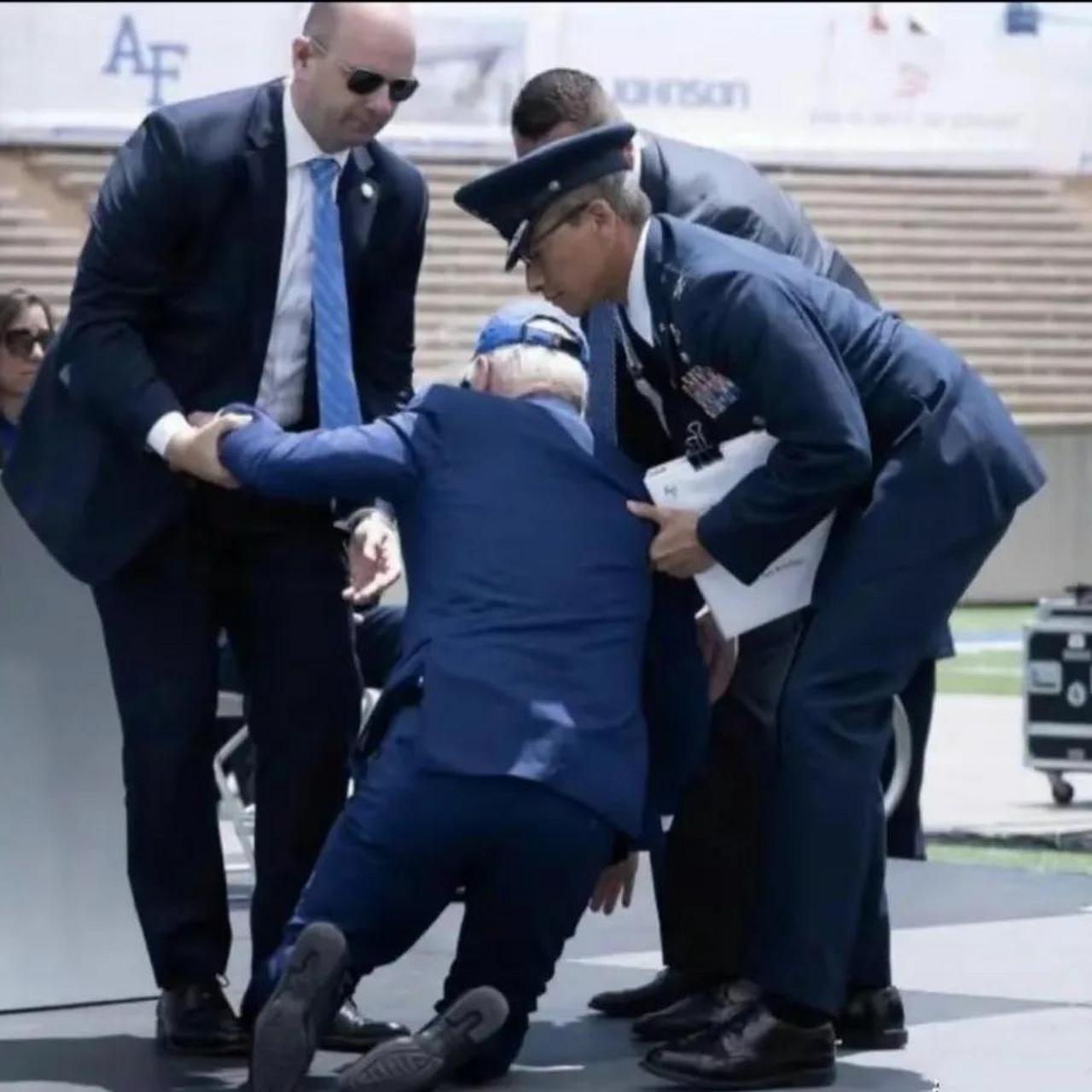 日前,有消息称:美国总统拜登在前住白官北约会议厅发表俄乌战争局势