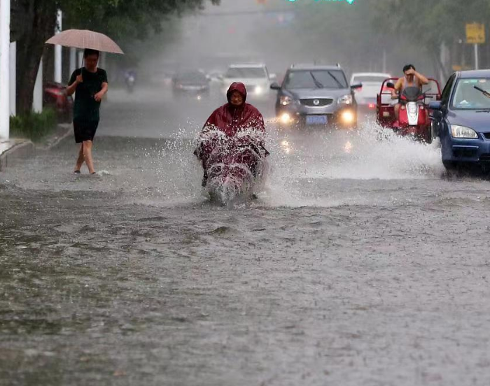 北京突降倾盆大雨