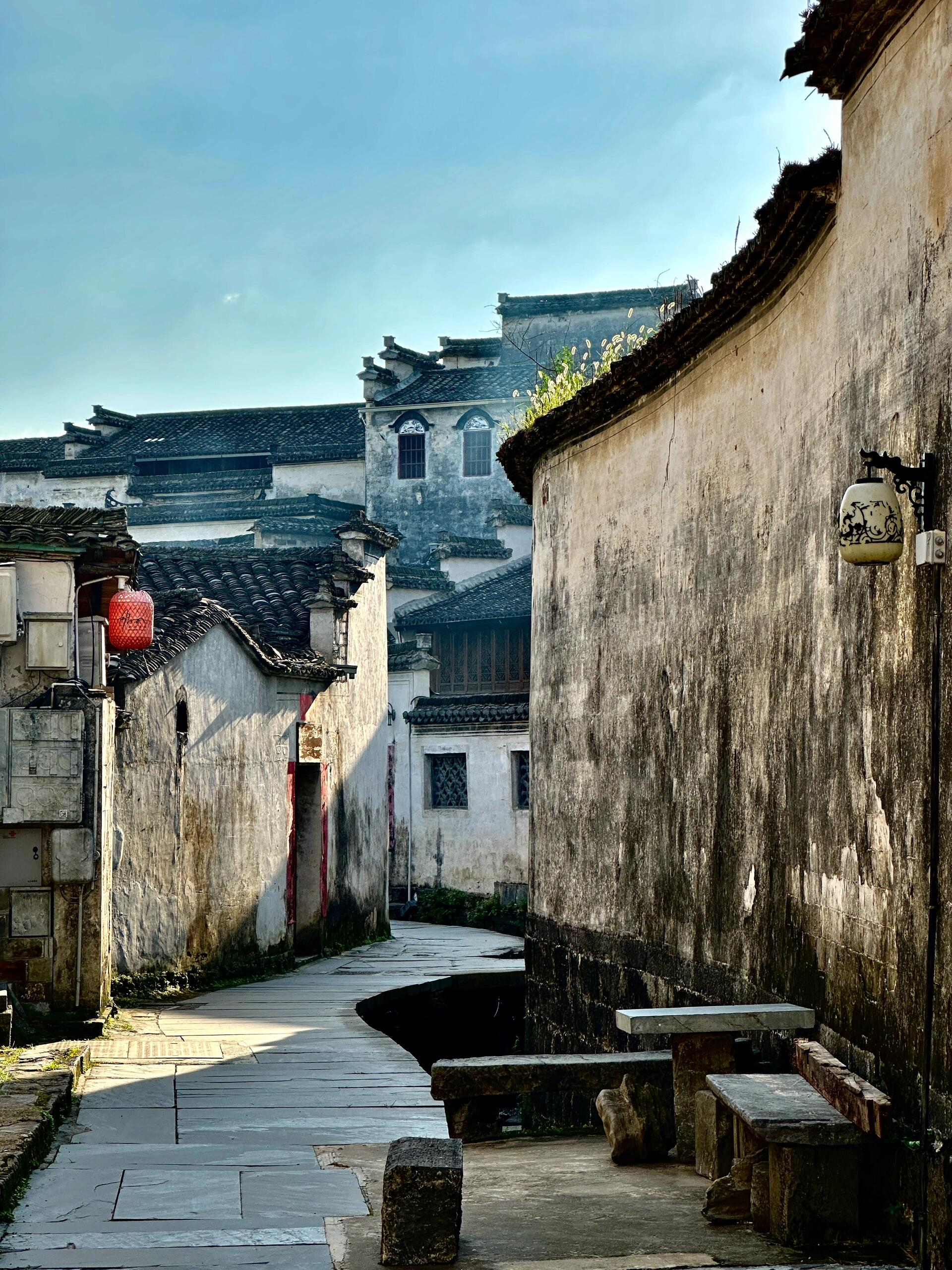 【深度揭秘】为何西递比宏村更值得一探?古韵官商之争,揭秘徽州秘境!