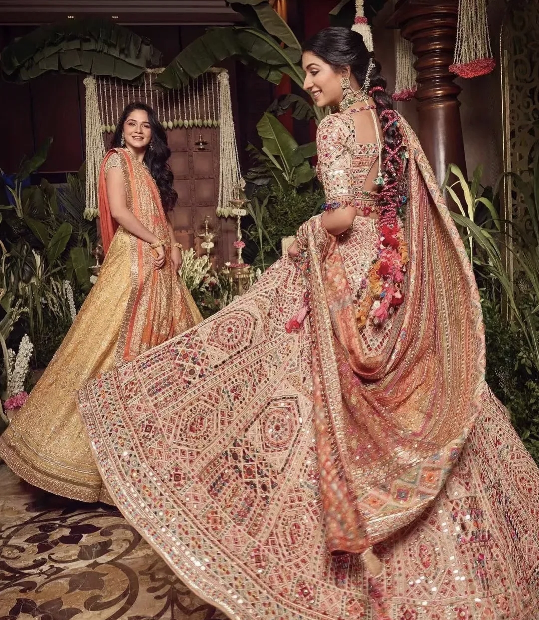 印度首富之幼子近日举办盛大婚礼,令人惊叹的是,新娘的礼服竟由新鲜的