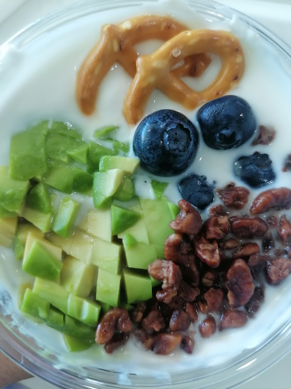 天气那么热,来个酸奶奶昔吧!