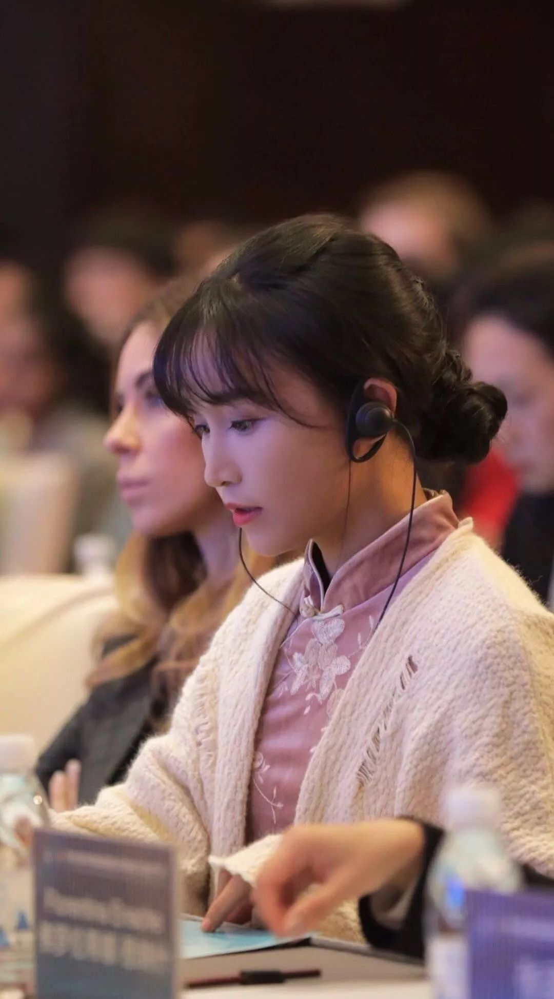 李子柒近照曝光!扎根乡下做非遗工作,打扮朴素却如清水芙蓉