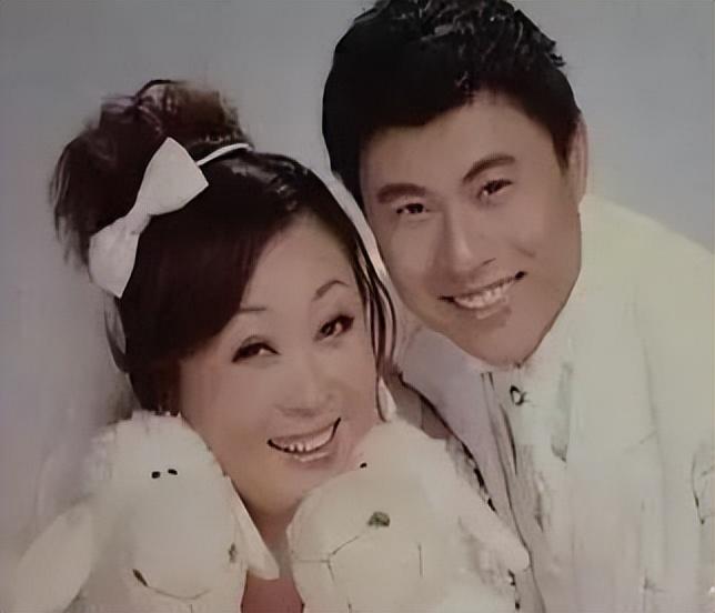 58岁张海燕:喜欢"网恋",老牛吃嫩草,抱小28岁"高富帅"老公