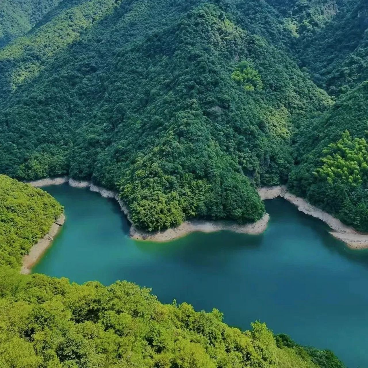 "神山圣水,觉者天堂",位于江西省抚州市资溪县的大觉山,以其瑰丽的