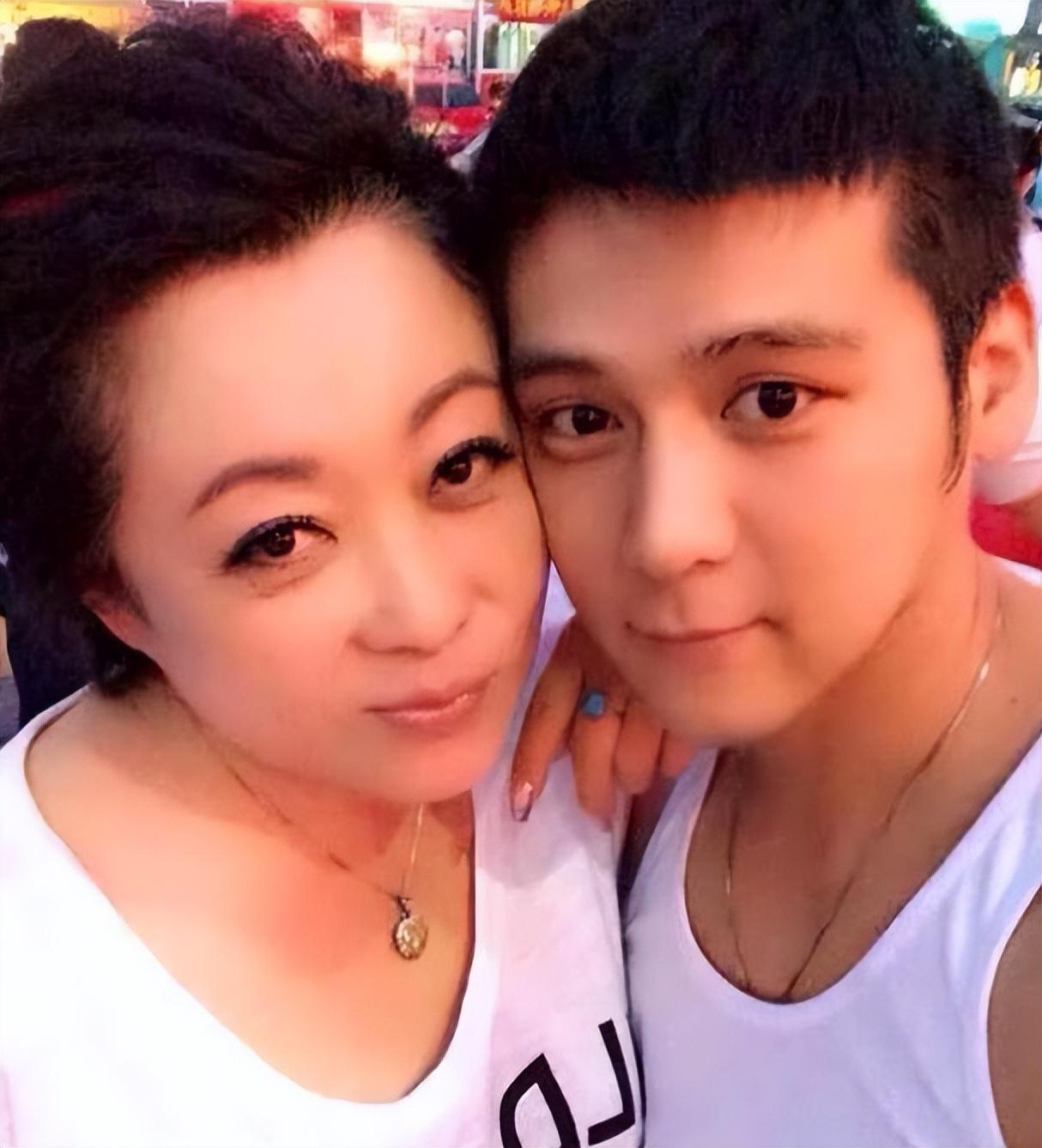 58岁张海燕:喜欢"网恋",老牛吃嫩草,抱小28岁"高富帅"老公