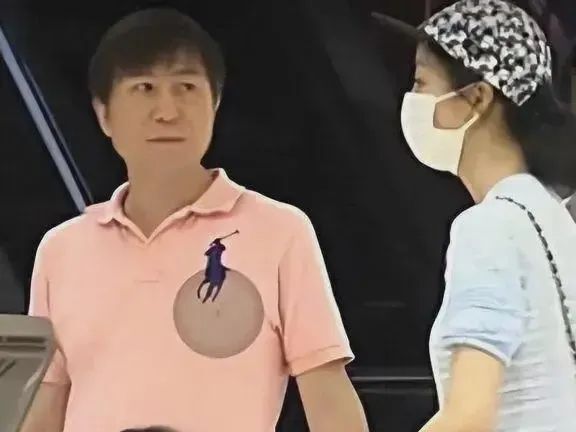 韩雪59岁老公上热搜,恩爱16年,男看颜值女看实力的婚姻就是牢靠