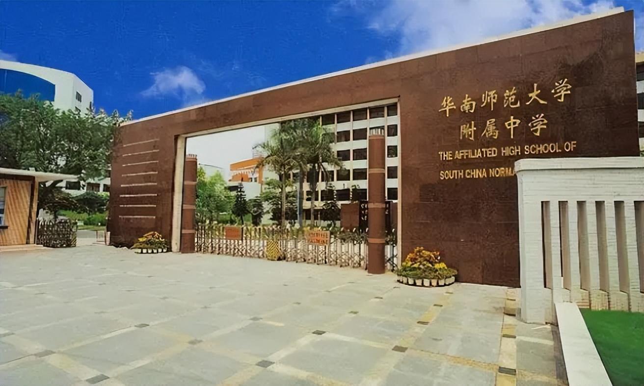 2004年,冼奇琪出生在广东阳江,父母都是人民教师,女儿的到来为他们的