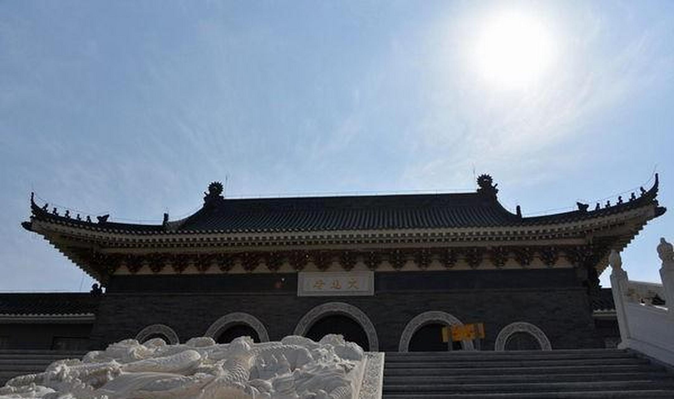 辽宁海城有一座寺庙,名叫大悲寺,那里的僧人都要遵守严格的戒规,效仿