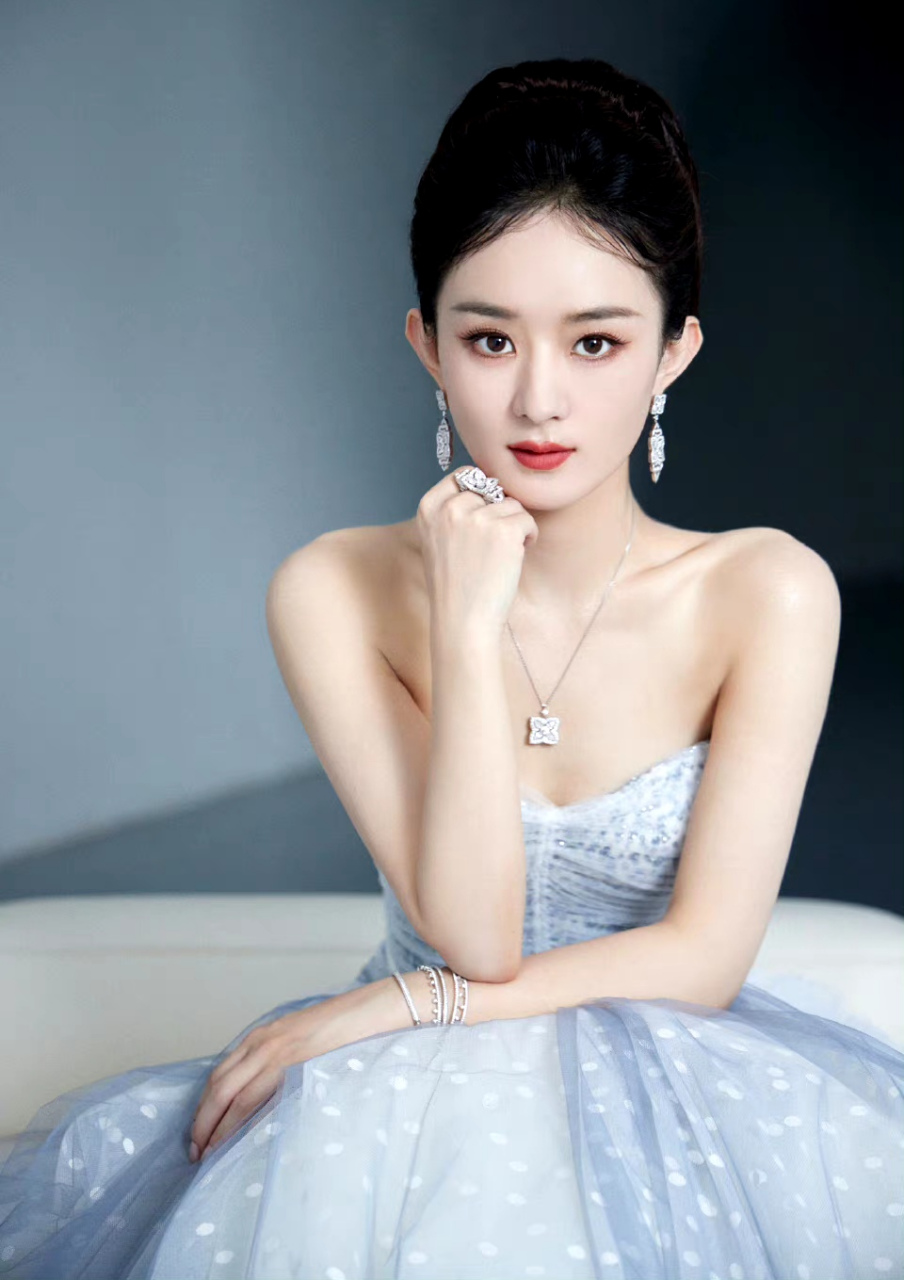 时尚芭莎上的赵丽颖也太美了吧