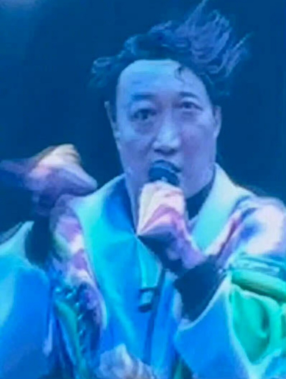 难怪陈奕迅演唱会不让带相机,简直就是行走的表情包啊