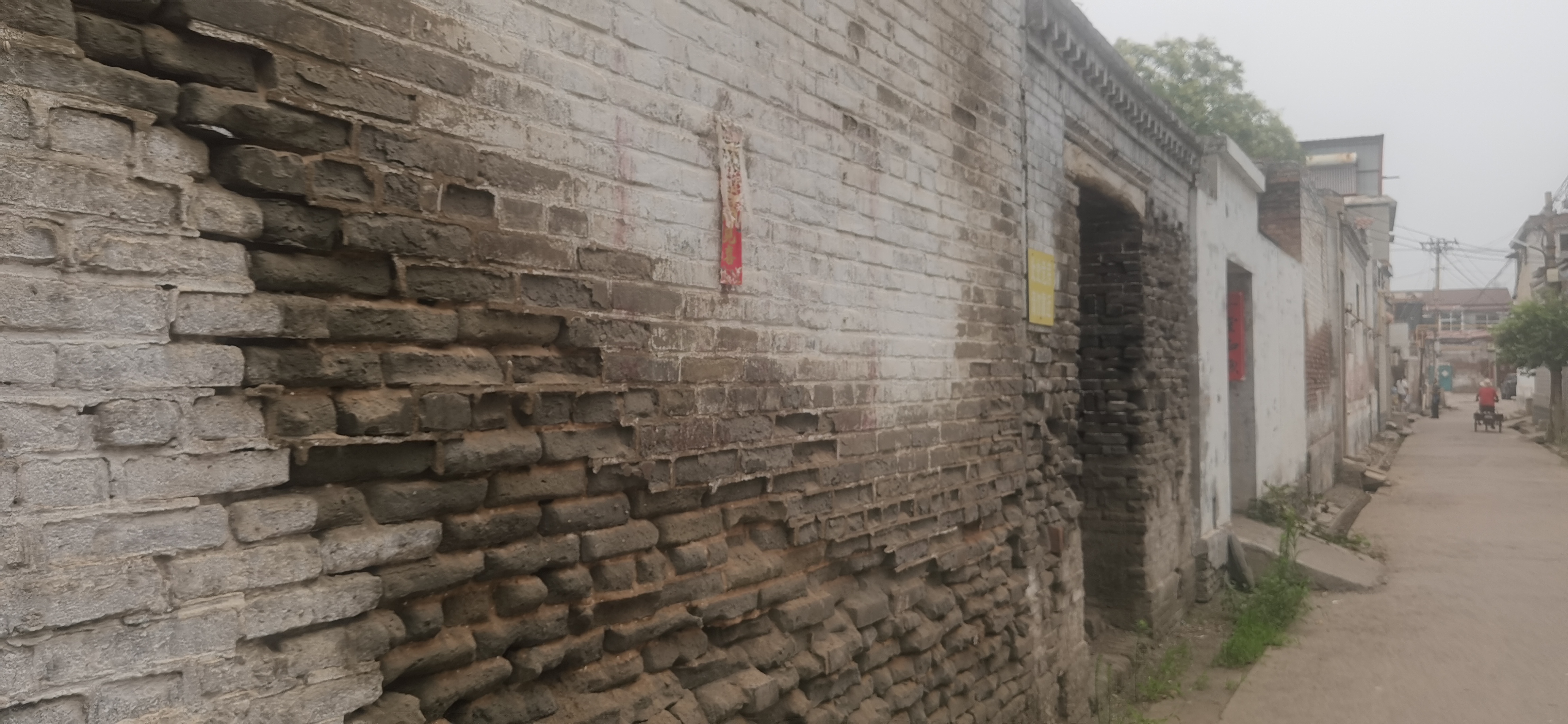 实拍邯郸一条老商业街,在新商业体冲击下,这些曾经繁华的沿街门店已经