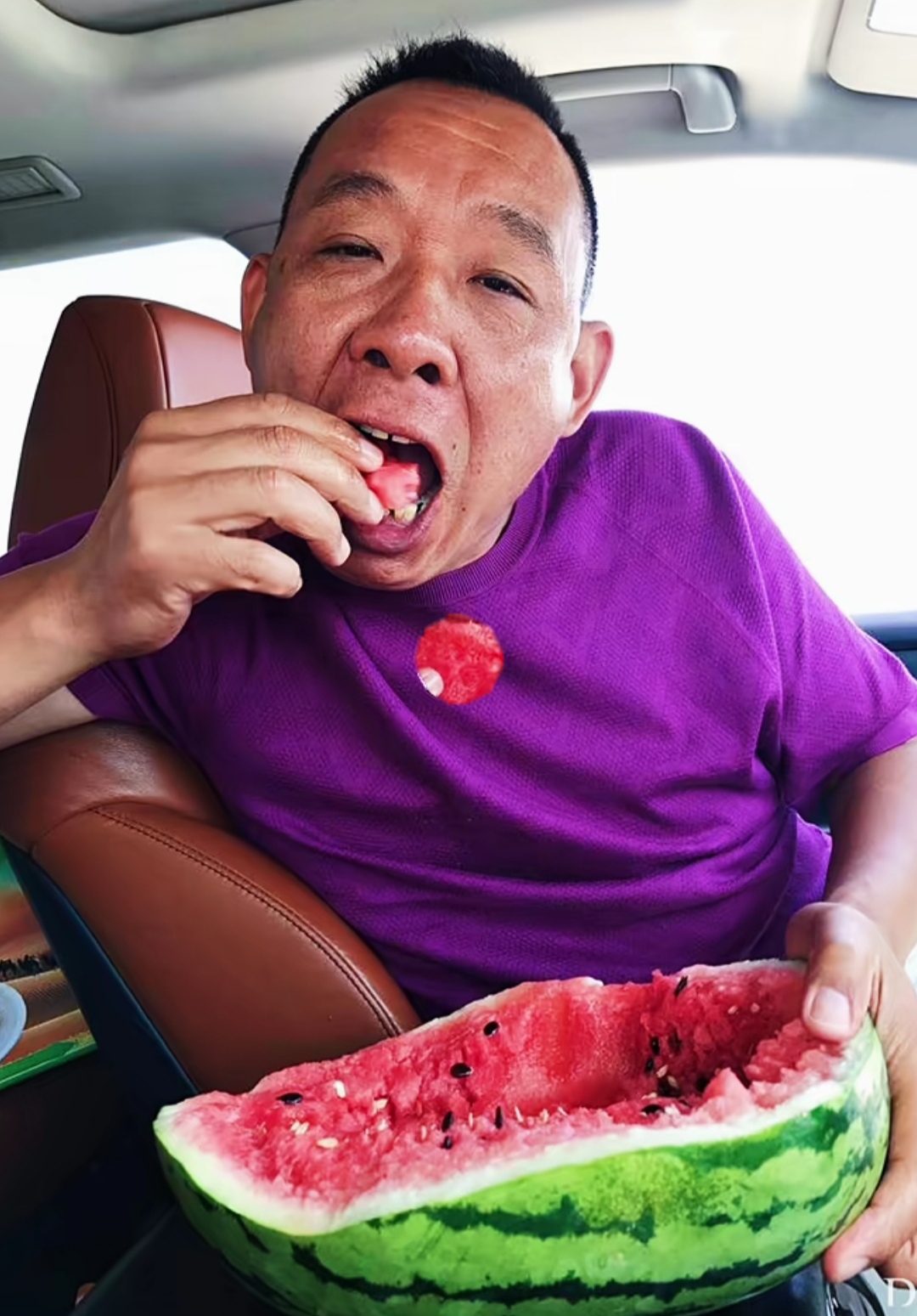 他就是全国有名的胖东来老板于东来,人就应该这样