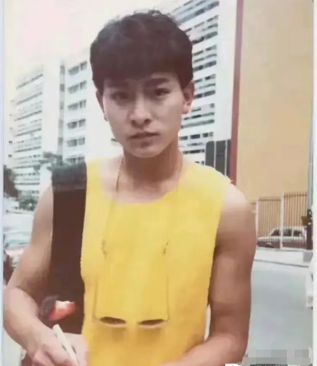 少年时代的刘德华,已经是一位小帅哥了!