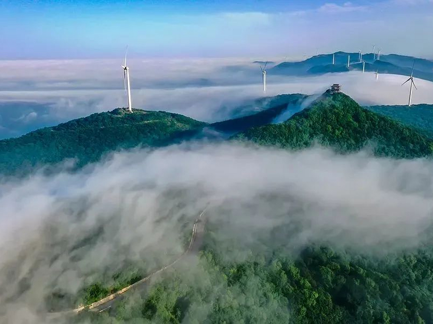 夏日闪光旅行家#荆门绿林山:这里山峦叠翠,溪流潺潺,植被茂密,是徒步