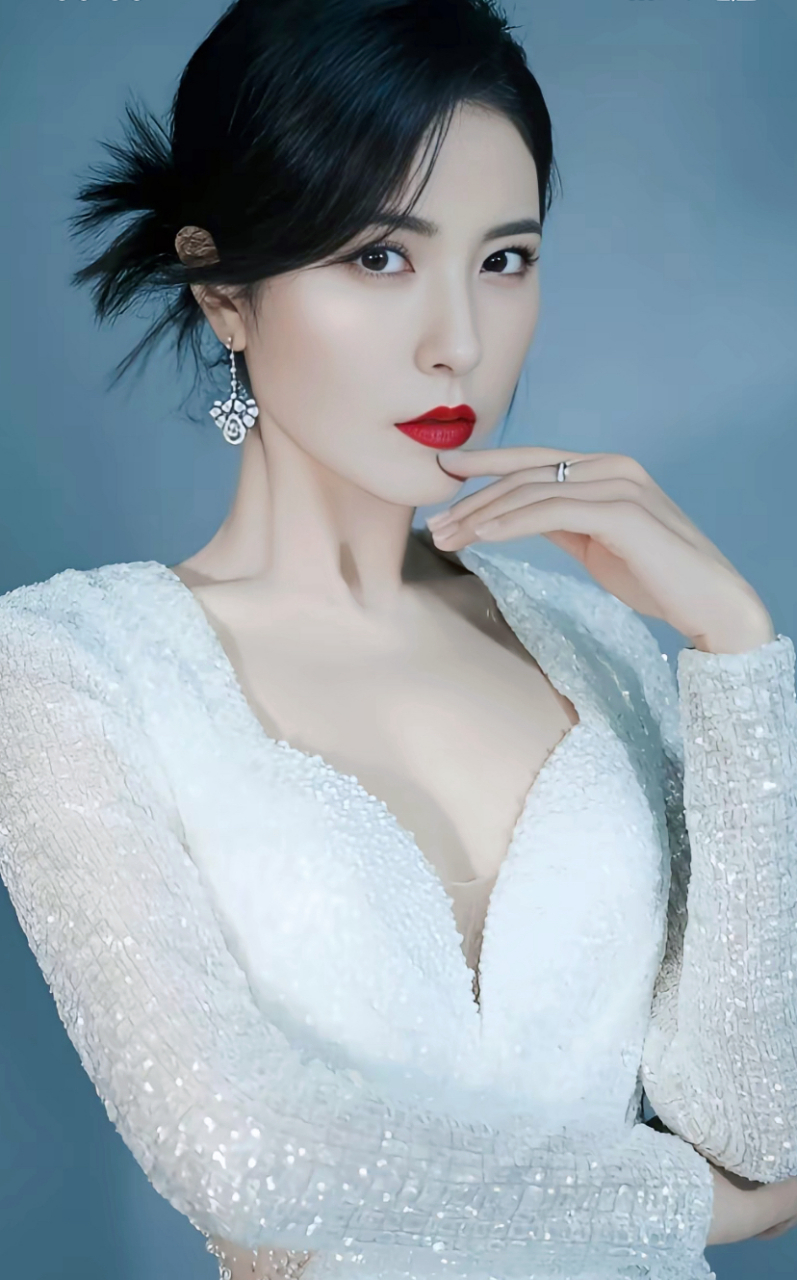 曾黎的美貌,感受岁月沉淀带来的故事#曾黎# #曾黎到底有多美