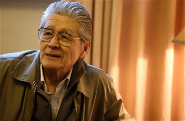 白天演员,晚上间谍,隐姓埋名75年,94岁的姜子牙传奇一生
