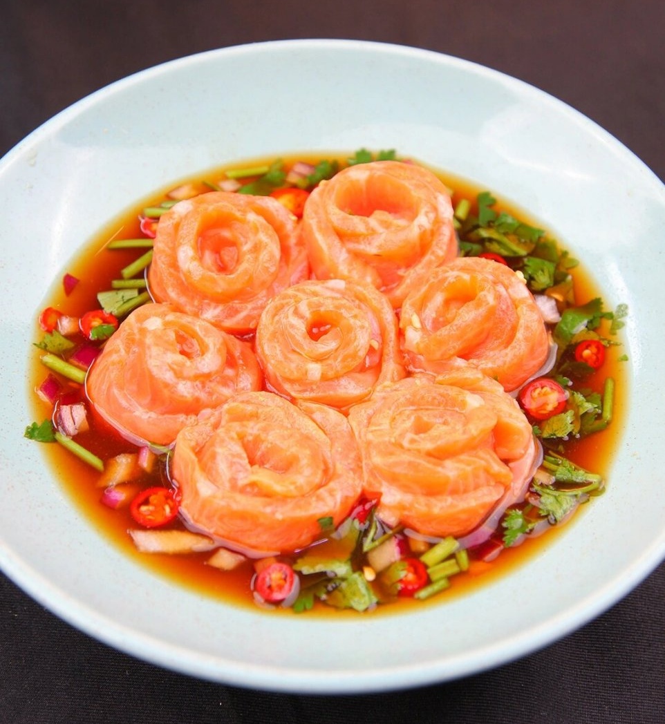 星际厨房科幻烹饪:捞汁三文鱼的做法