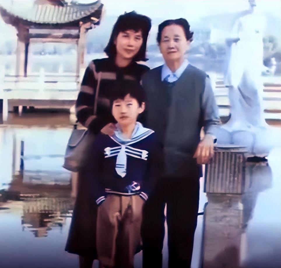 "铁娘子"董明珠:老公早逝至今单身,她也有普通妈妈的烦恼