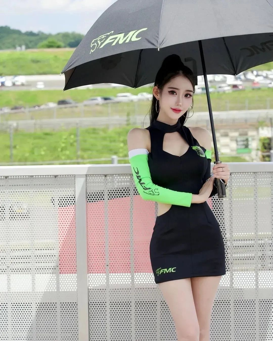 身材绝了,韩国顶级车模