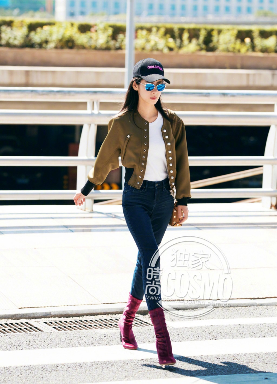 张碧晨现身机场出发纽约时装周