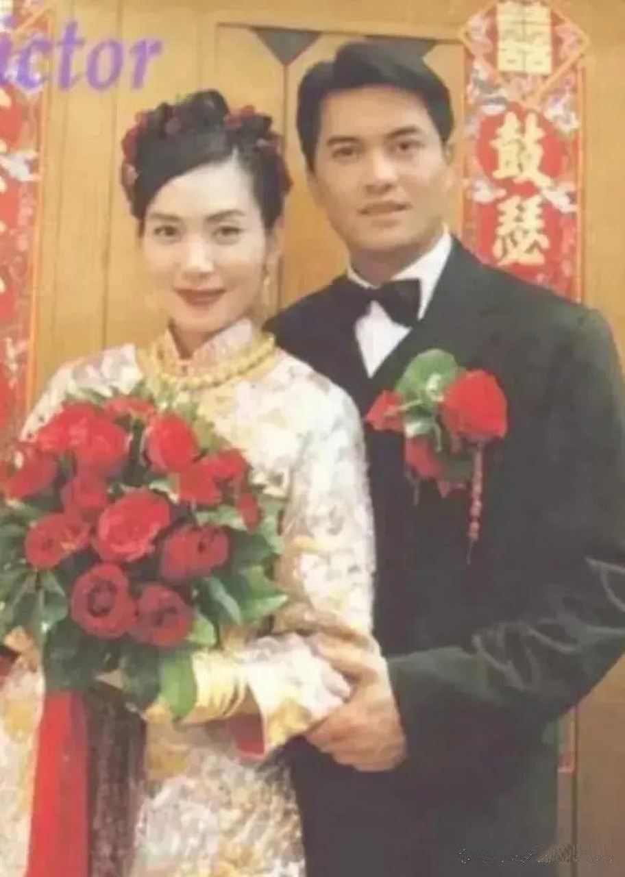 吕良伟与邝美云结婚照