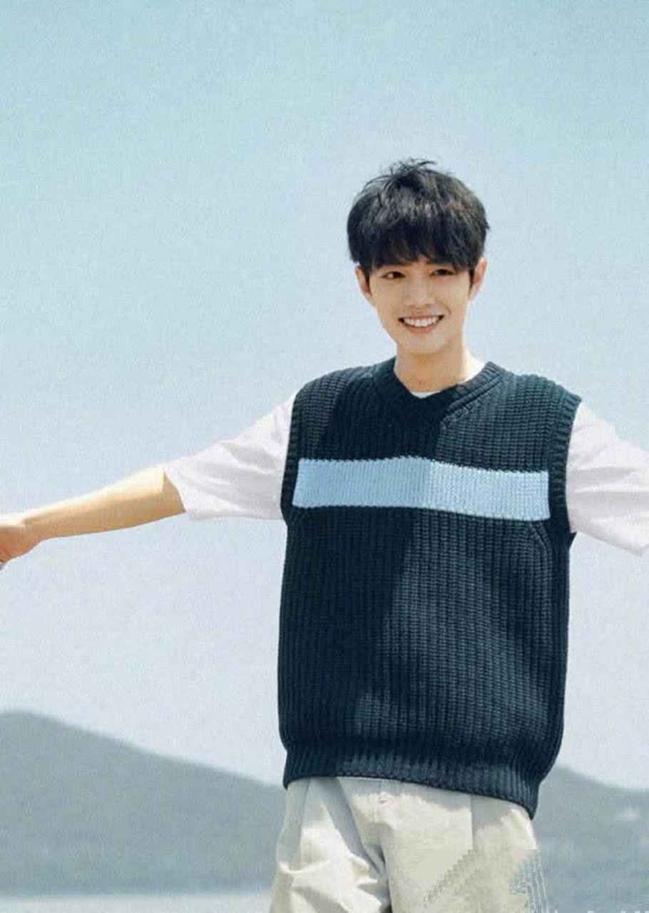 肖战文艺清新的发型,温柔又充满活力