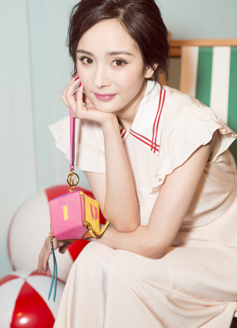 杨幂越来越有成熟大气的女王范!