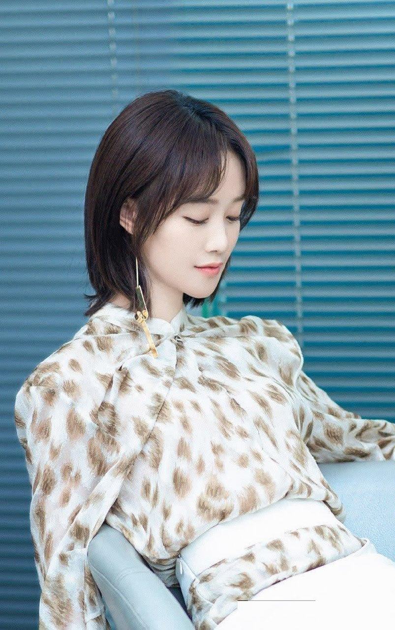 蓝盈莹,短发温婉气质