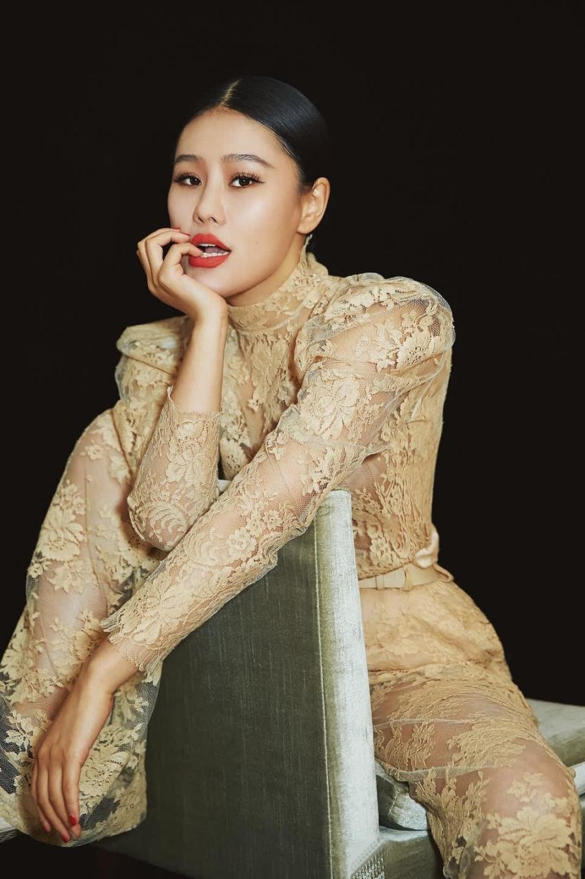 袁娅维唱歌很灵魂布鲁斯写真更绝美