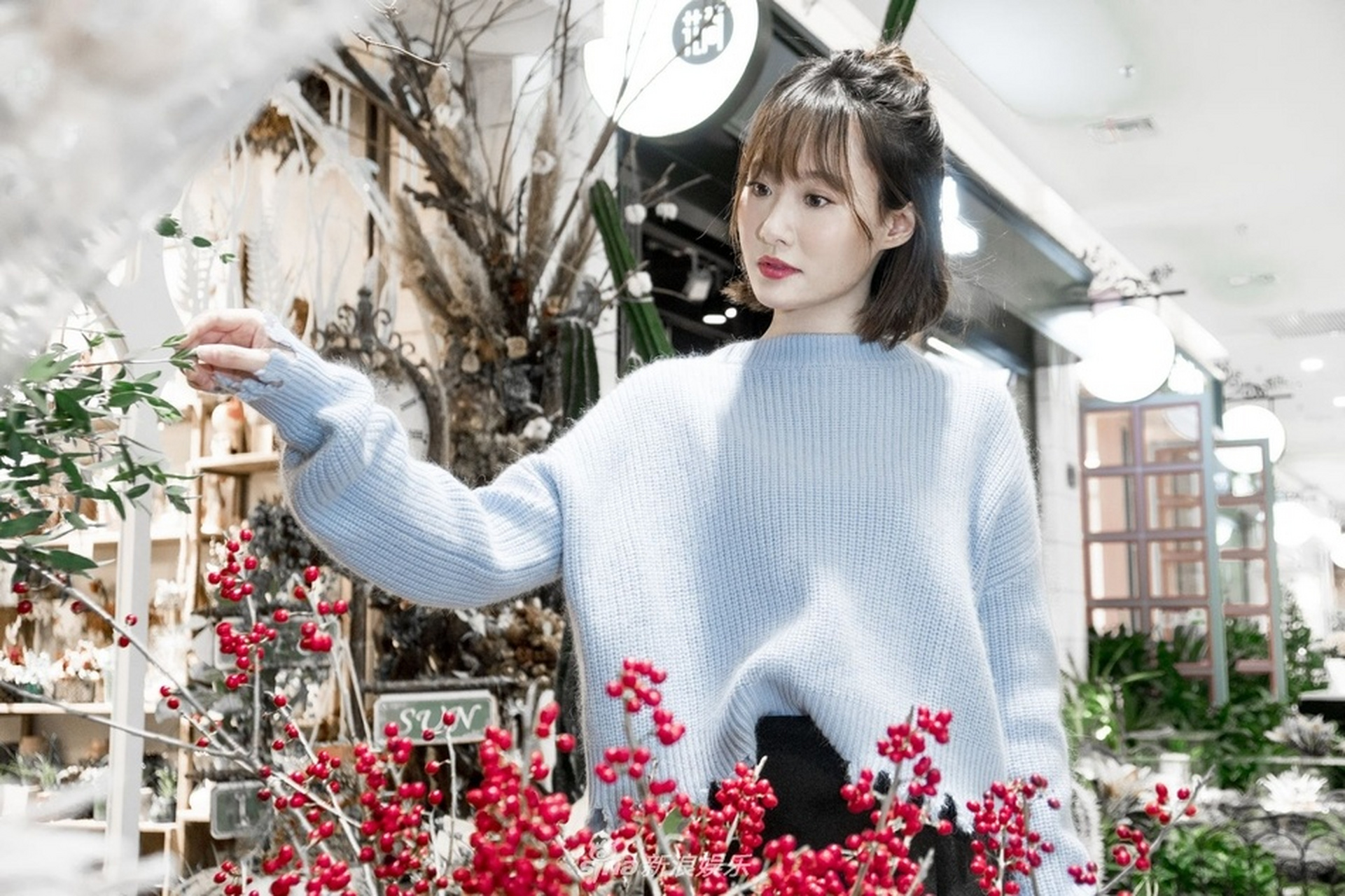 张逗逗曝光了一组轻松出街写真