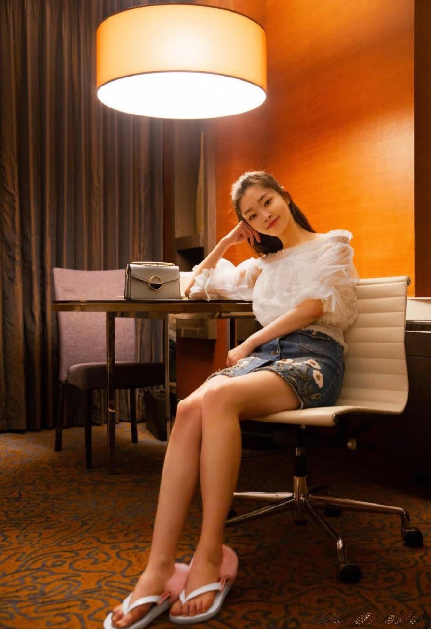 宋轶大长腿,如同天鹅般的优美与高贵.