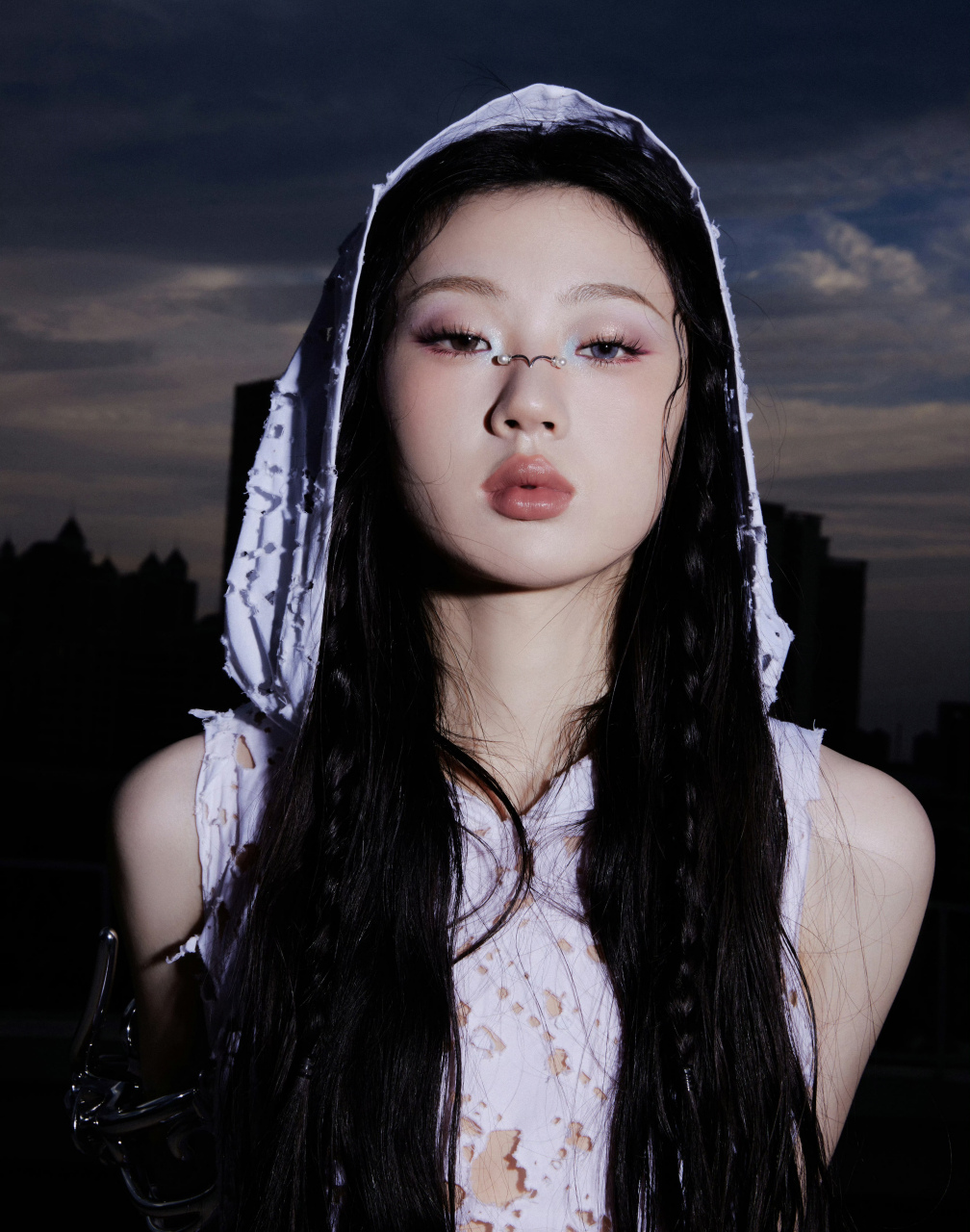 单依纯,白色破洞无袖连衣裙,不一样的性感不一样的美!