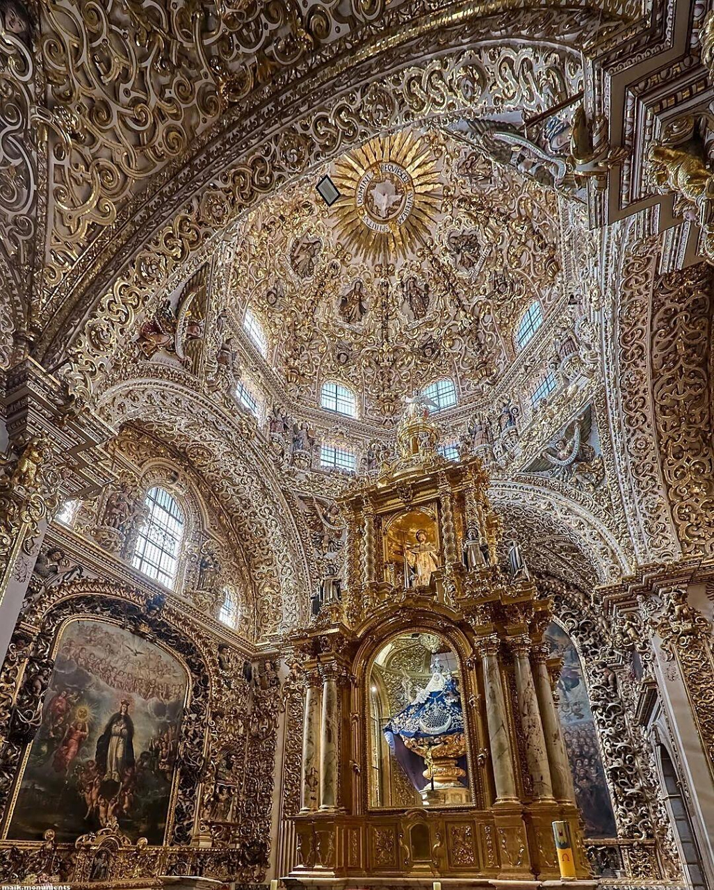 de santo domingo)是一座位于墨西哥普埃布拉的巴洛克风格教堂,它