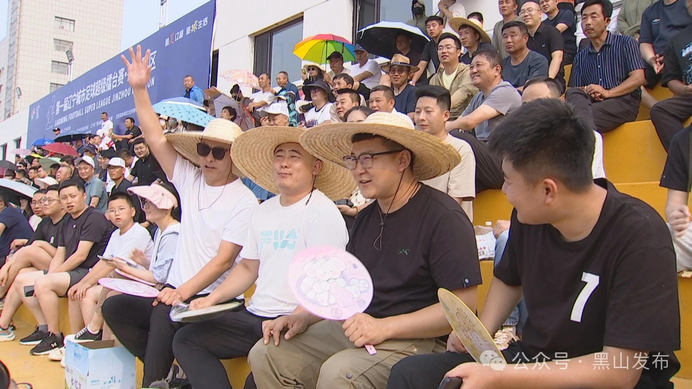 辽宁"城超"锦州首战朝阳#振兴新突破实干看黑山#   如火夏日战"绿茵"