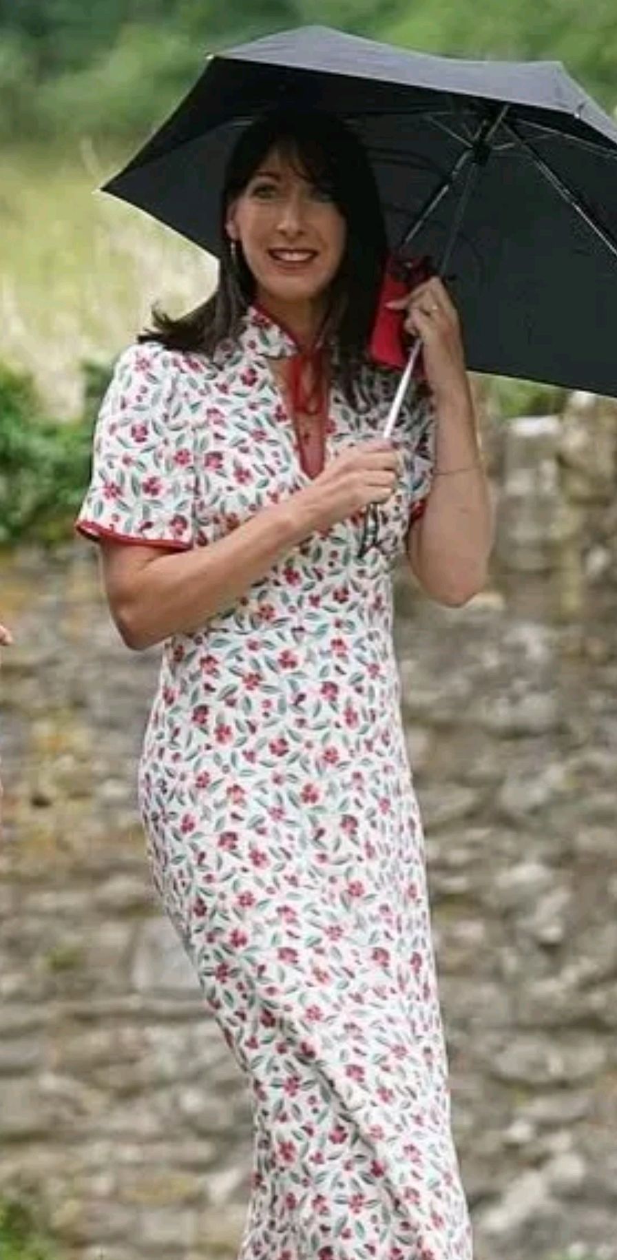 从唐宁街到王室衣橱:萨曼莎·卡梅伦的时尚王国如何征服凯特王妃