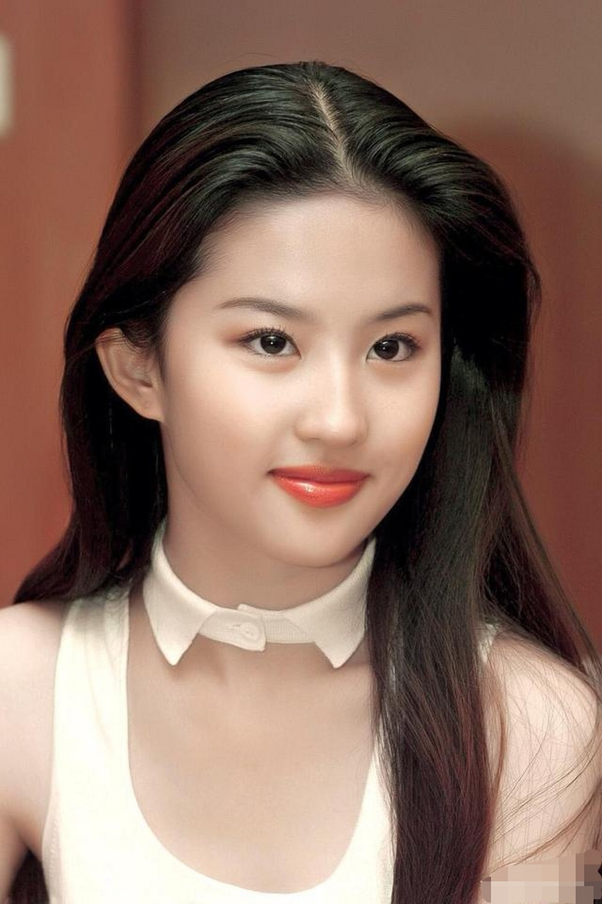 看到她,就知道从小被富养的女孩,是什么样子. #养眼美女# #刘亦菲